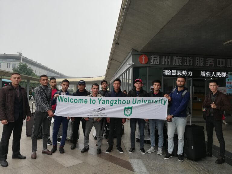 3.Students-of-Yangzhou-University-768x576-2